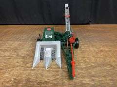1/16 New Idea Corn Picker SC
