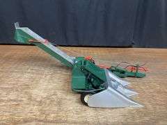 1/16 New Idea Corn Picker SC