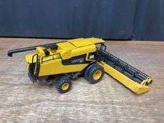1/32 Caterpillar Lexion 590R Combine Norscot
