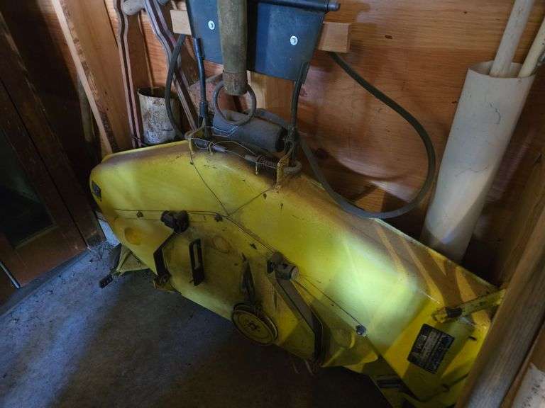 John Deere 212 lawn tractor with attachments