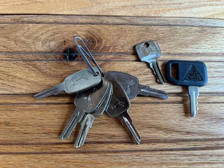 (7) John Deere Keys