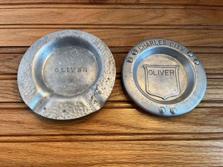 (2) Oliver Ashtrays image