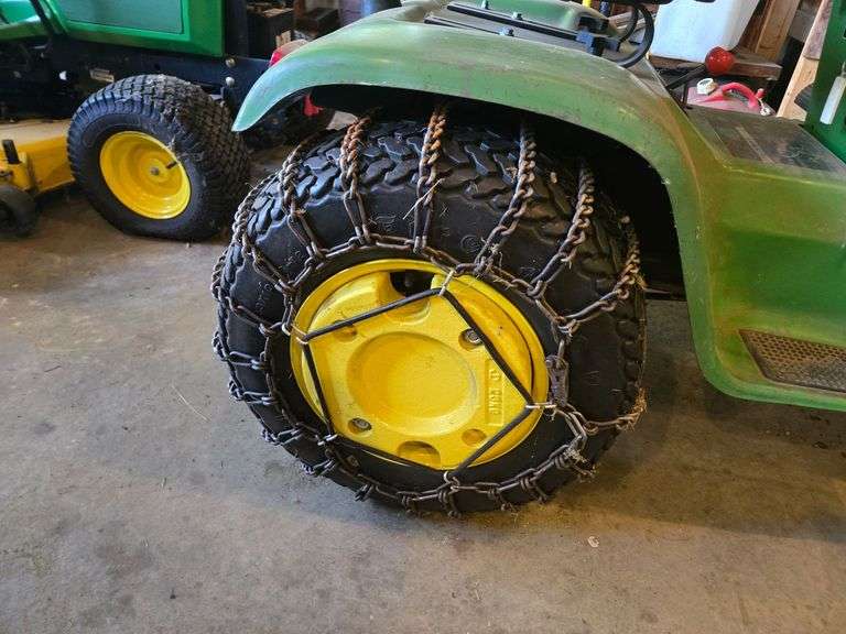 John Deere 212 lawn tractor with attachments