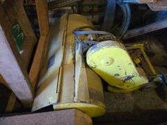 John Deere 212 lawn tractor with attachments