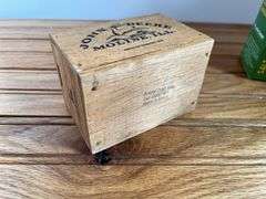(2) John Deere S&P Shakers + Crate