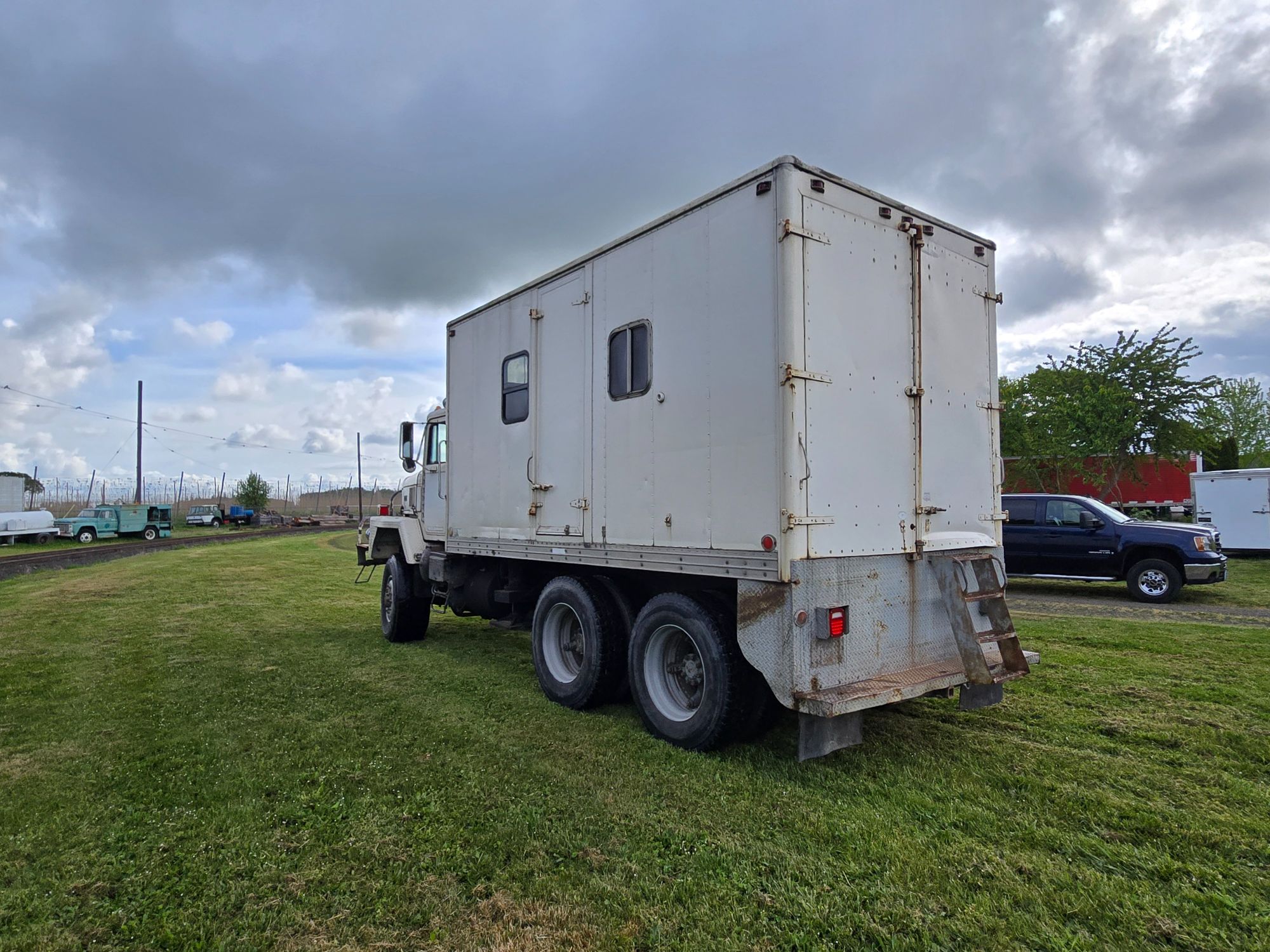 Lot image 8