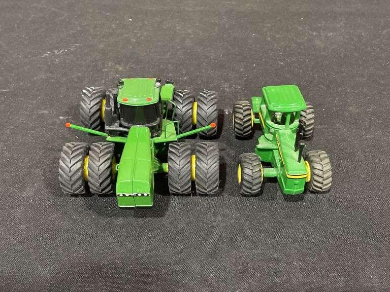 (2) 1/64 John Deere 8630 + 8870 Custom