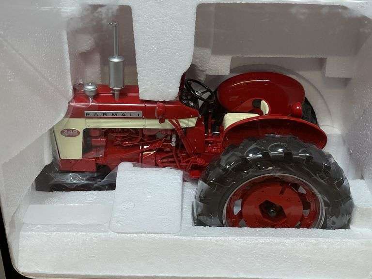 1/16 Farmall 340 NIB SC