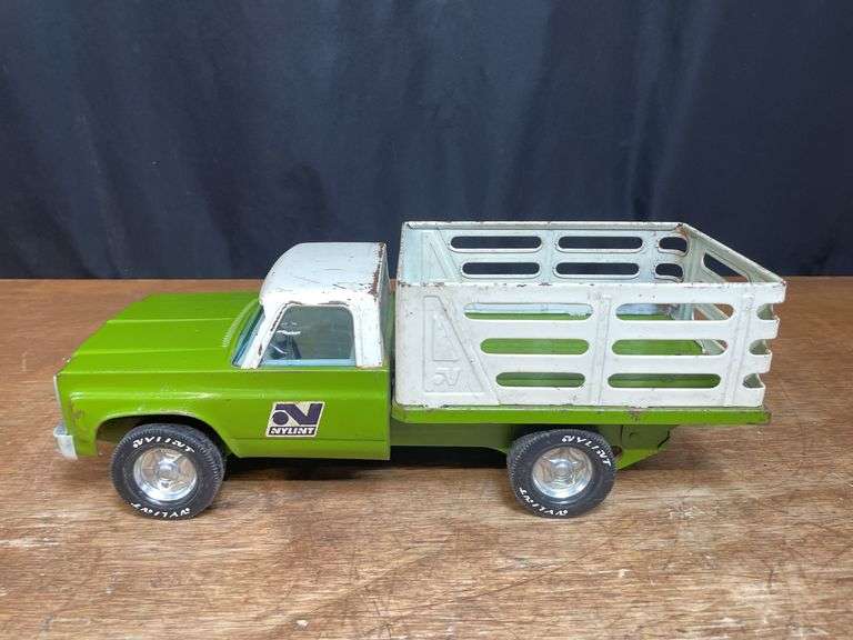 Stake Truck NyLint
