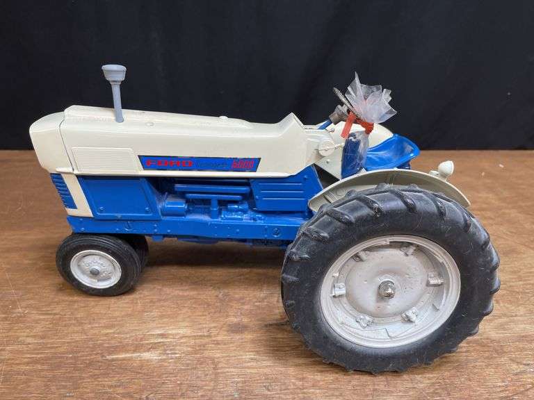 1/12 Ford 6000 Commander Hubley
