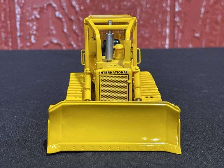 (2) 1/50 IH TD15 + TD25 Crawlers SC