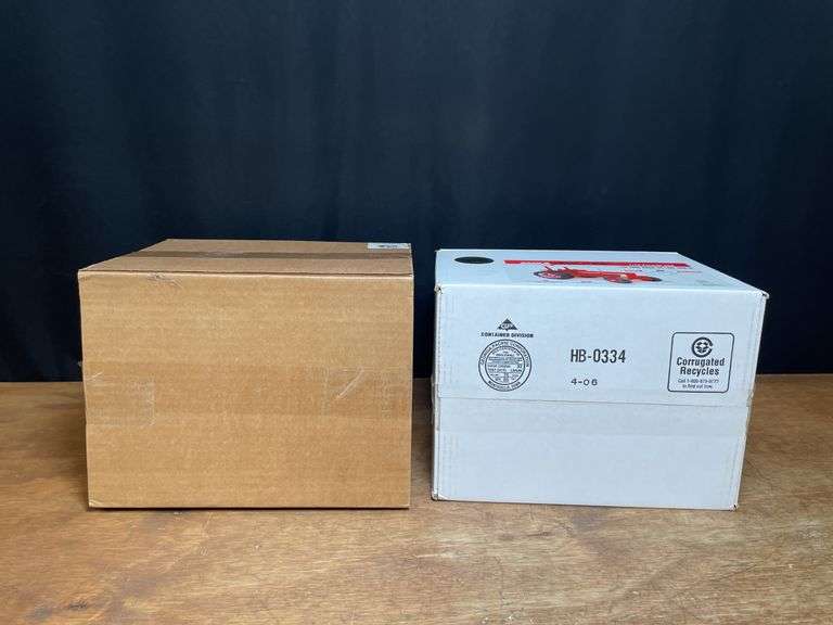1/16 Farmall 806 2006 Red Power Round Up NIB SM