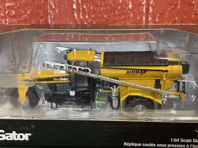 1/64 TerraGator TG8300B Sprayer NIB SC