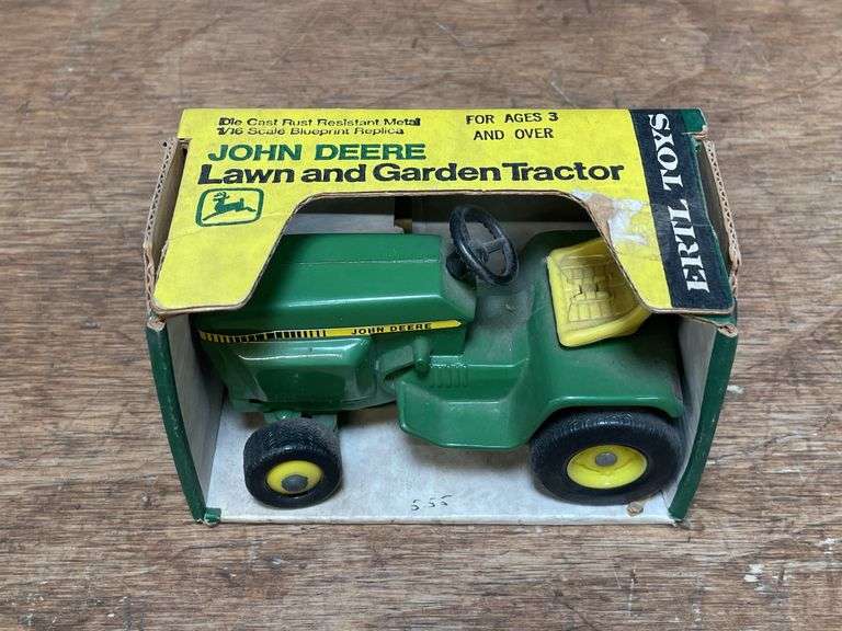 1/16 John Deere L&G NIB Ertl