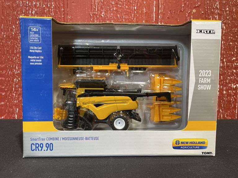 1/64 New Holland CR9.90 Combine 2023 Farm Show NIB Ertl image