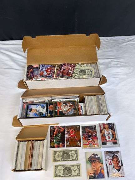 Large Lot of Basetball Cards