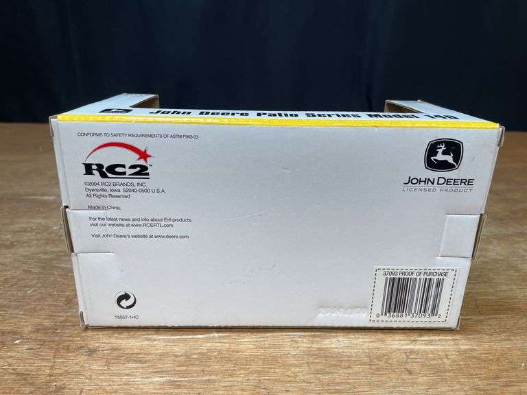 1/16 John Deere 140 L&G Patio Yellow NIB Ertl