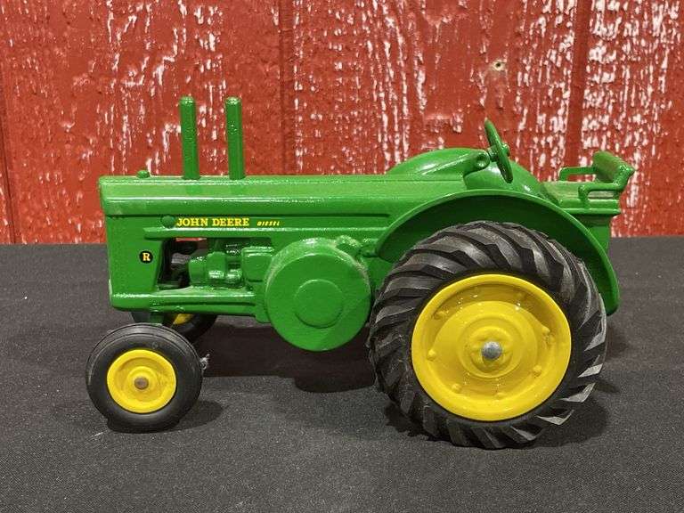 1/16 John Deere R Trumm
