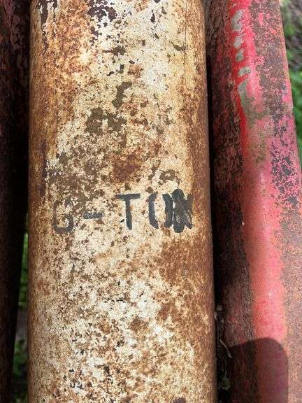 Wagon Running Gear With Hydraulic Lift Cylinder