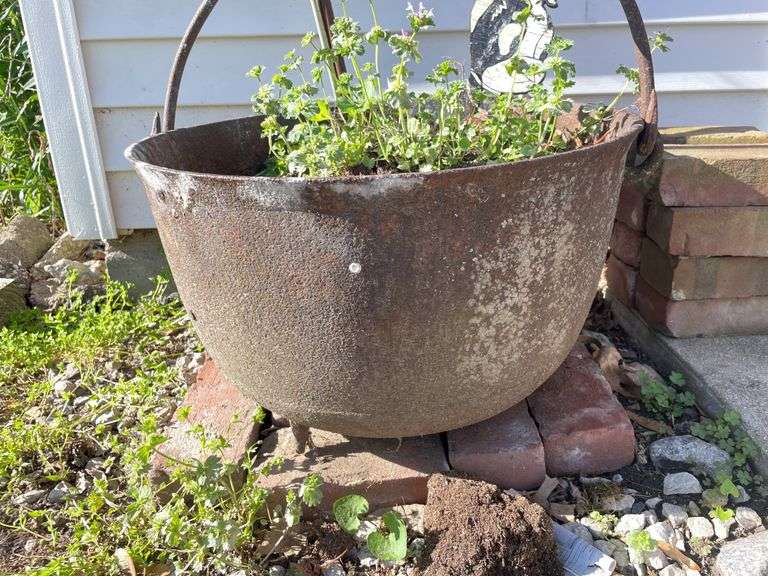 Black Cauldron Flower Pot with Shepherd's Hook and Giant Metal Flower