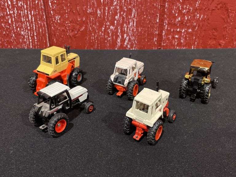 (5) 1/64 Case + Case-IH Tractors