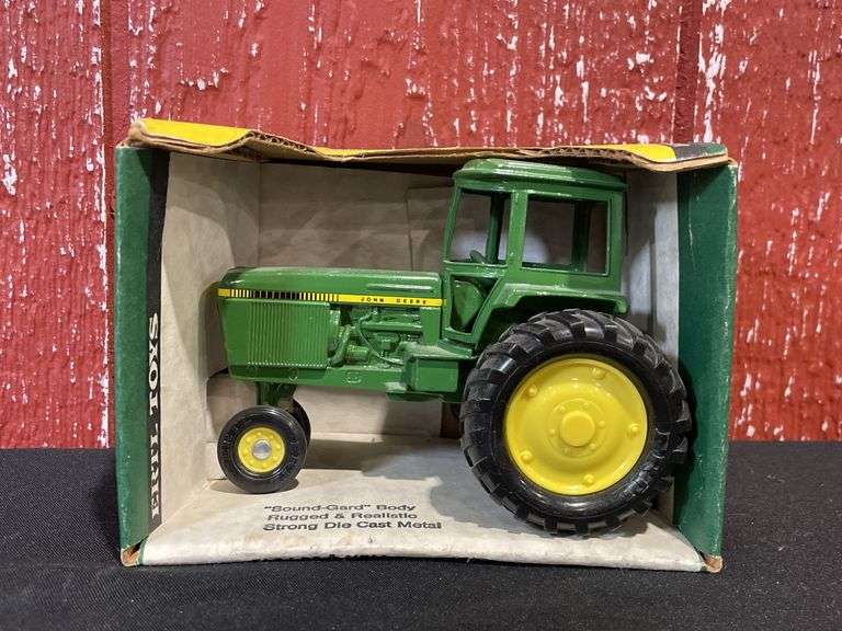 (3) 1/32 John Deere Tractors Ertl