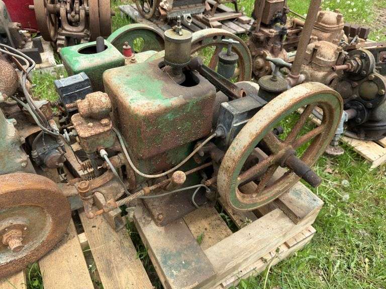 1.5HP McCormick Deering IHC M image