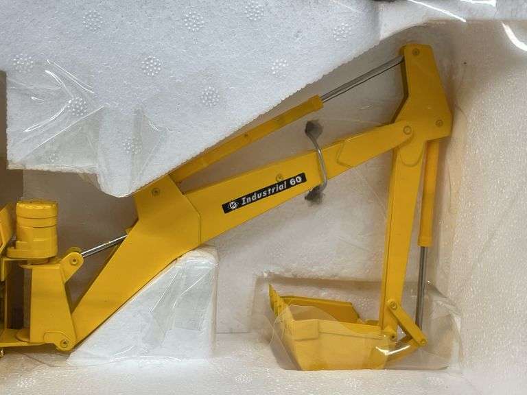 1/16 AC HD3 Crawler Backhoe NIB SC