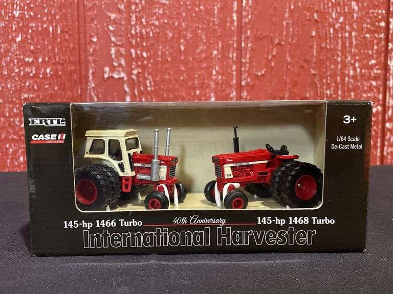 1/64 IH 1466 + 1468 40th Anniversary Set NIB Ertl image