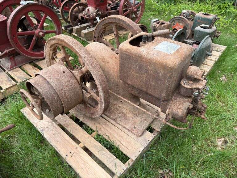 6HP McCormick Deering IHC M w/ Clutch Pulley image