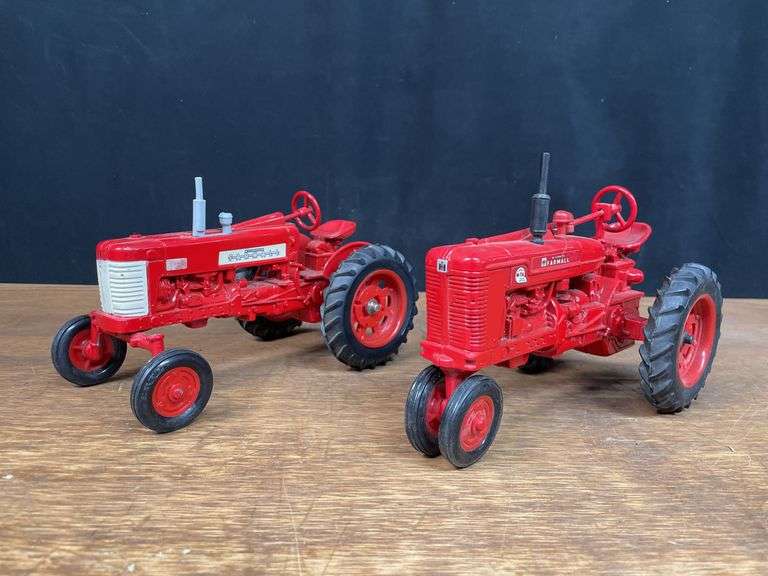 (2) 1/16 Farmall 350 + Super M-TA Ertl image
