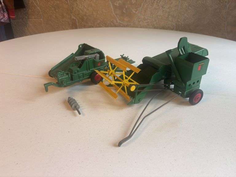 (2) 1/16 Oliver Baler and Combine Slik image