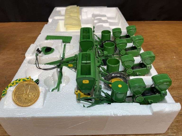 1/16 John Deere 494-A Planter Precision NIB Ertl
