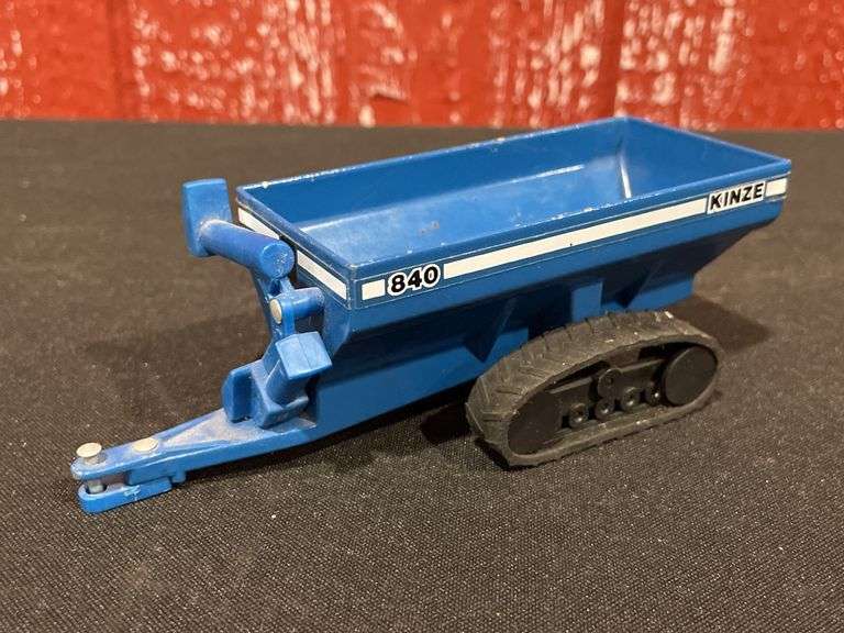 1/64 Kinze 840 Grain Cart NIB Gottman
