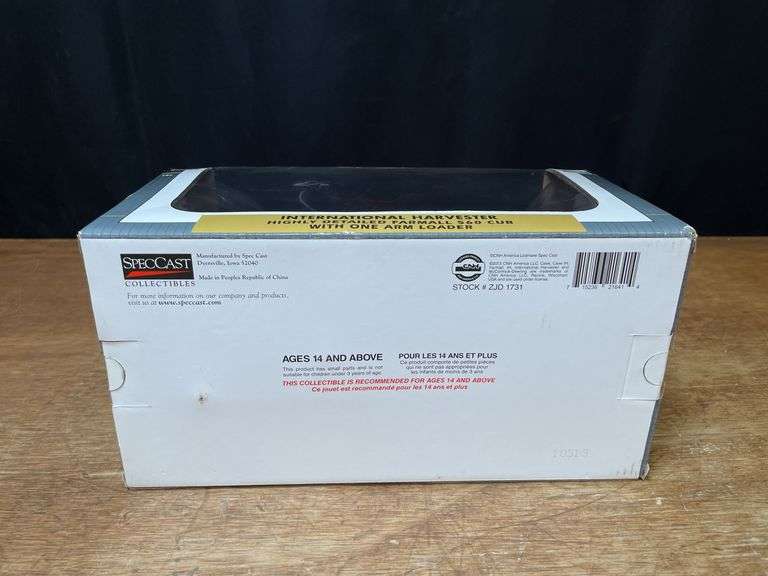 1/16 Farmall 560 Cub w/Loader NIB SC