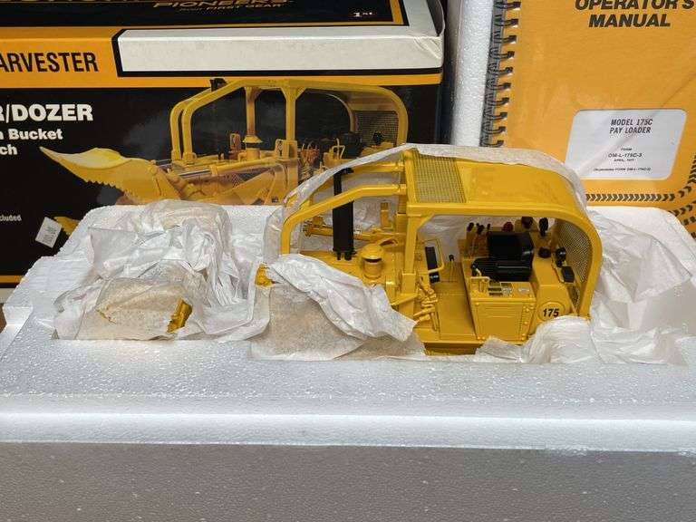 1/25 IH 175 Crawler Dozer NIB 1st Gear
