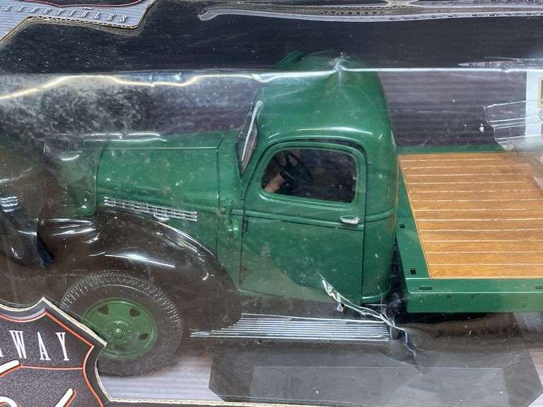 1/16 Chevrolet Flatbed Truck NIB DCP