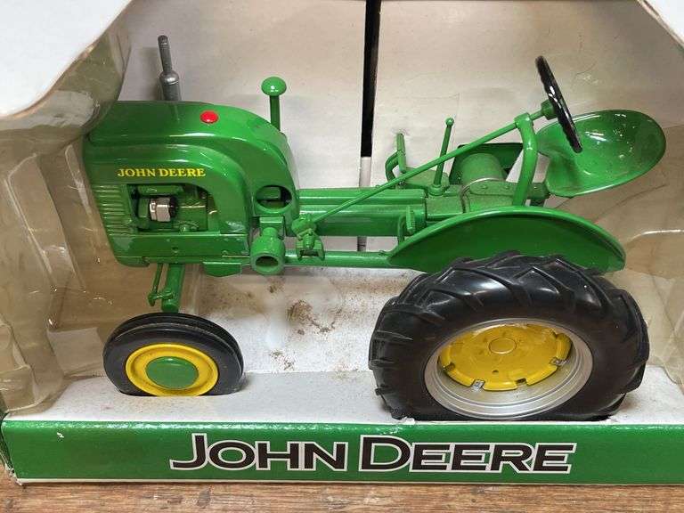 1/16 John Deere LA NIB SC