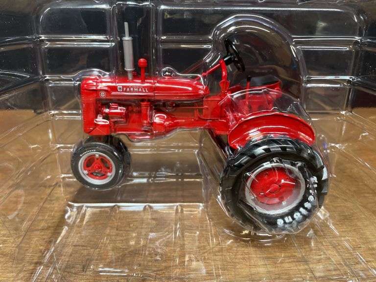 1/16 Farmall B Firestone NIB Ertl