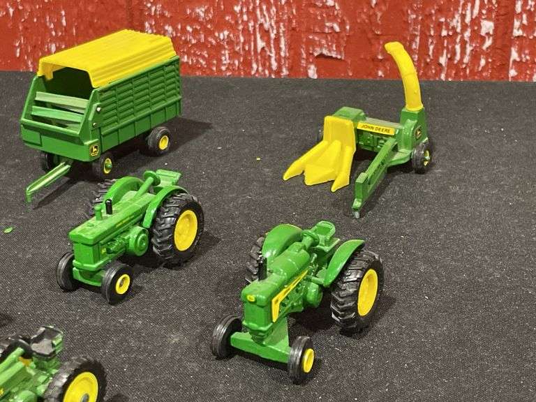 (10) 1/64 John Deere