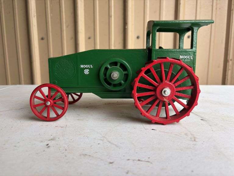 1/16 International Harvester 12-25 Mogul Tractor SM image