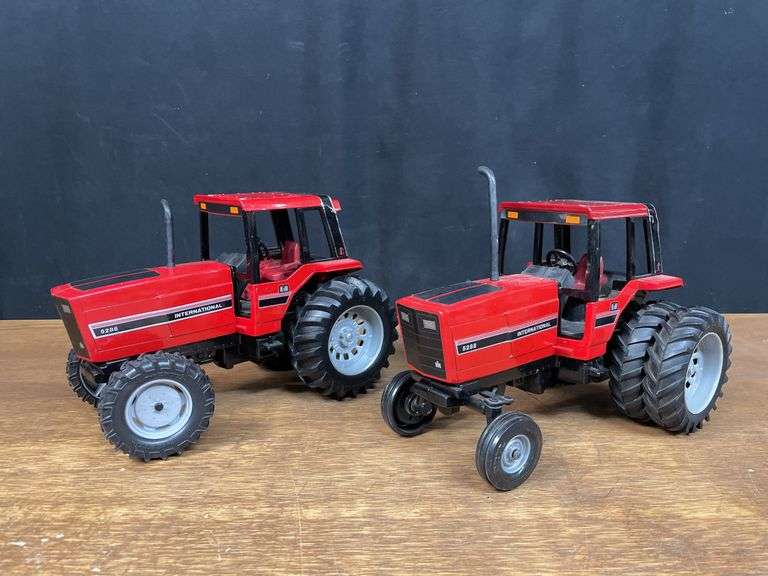 (2) 1/16 IH 5288 Ertl image