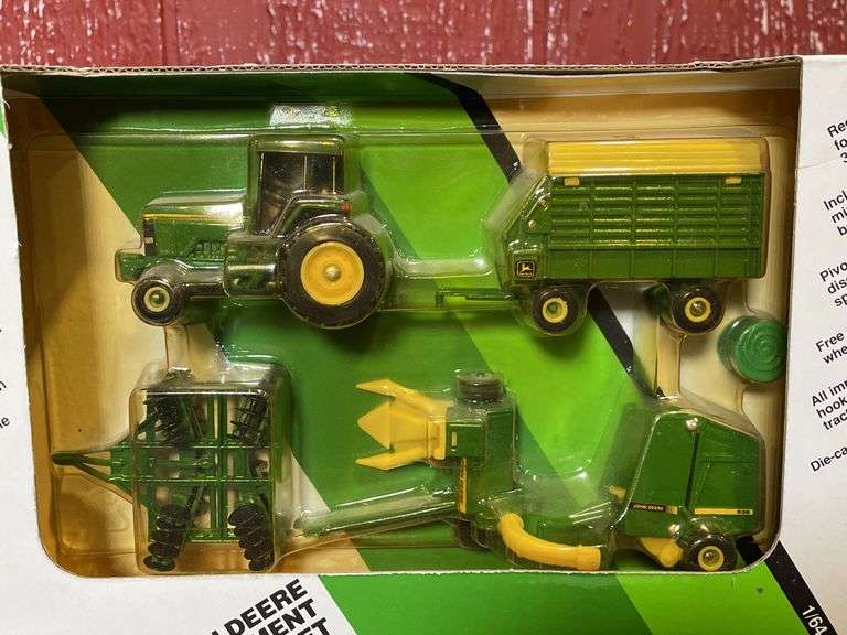 1/64 John Deere Farm Set NIB Ertl