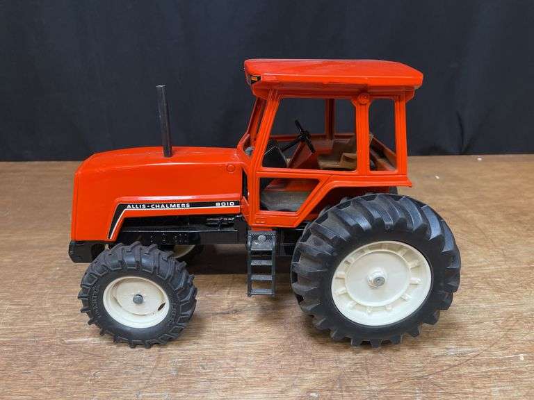1/16 AC 8010 Ertl