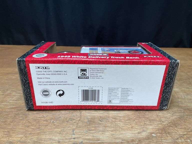 1/25 IH Delivery Truck Bank NIB Ertl