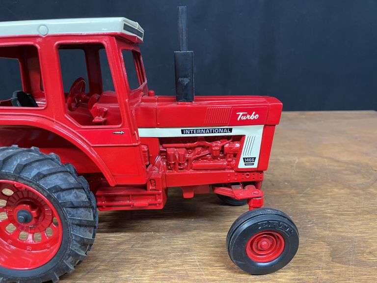 1/16 IH 1466 Ertl