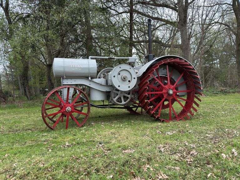 International Harvester Titan 10-20 image