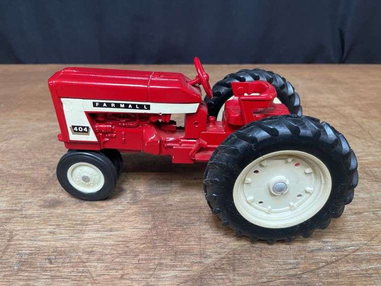 1/16 Farmall 404 Ertl