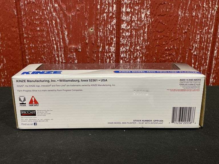 1/64 Kinze 3600 Planter NIB SC