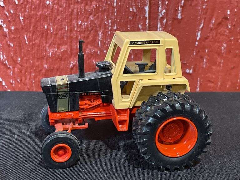 (2) 1/43 Case Tractors Ertl